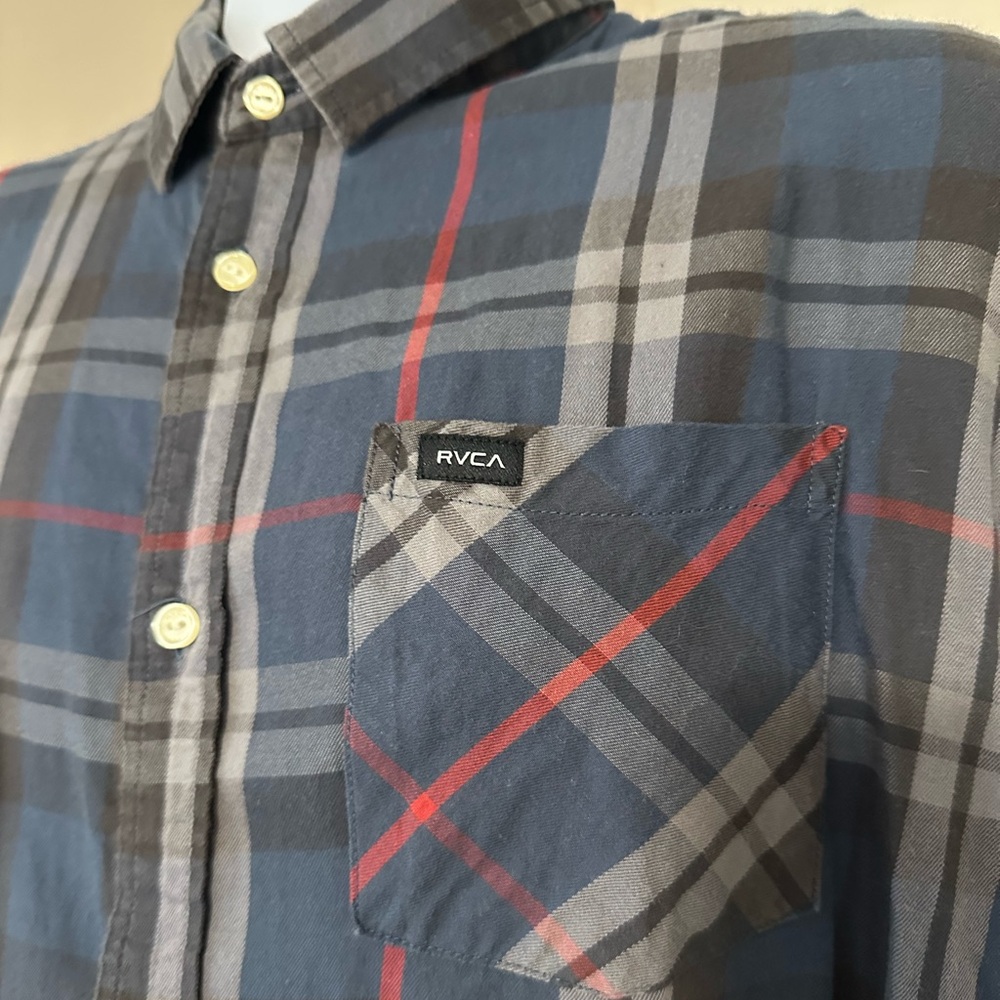 RVKA plaid shirt
Men’s XL
